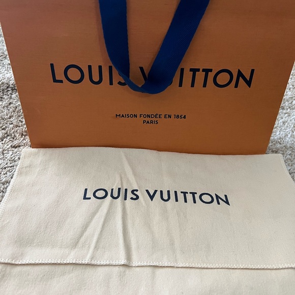 Louis Vuitton Monogram pre-owned Wristlet with Dust Bag and Louis Vuitton Bag. - Picture 12 of 12
